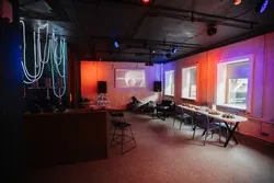 кирпичный интерьер Santa Loft — девичник в лофте СПб